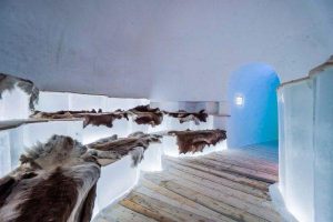 Design und Aufbau eines Eishotels in Lappland